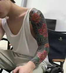 aKaGDj