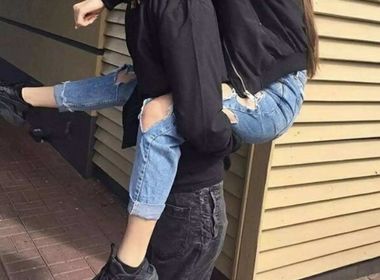 每个人都需要一个肩膀来垫头